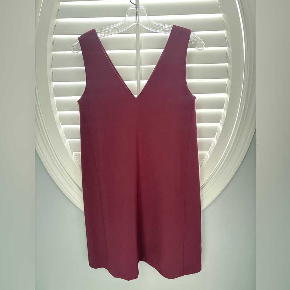 Theory burgundy size 0 v neck shift dress